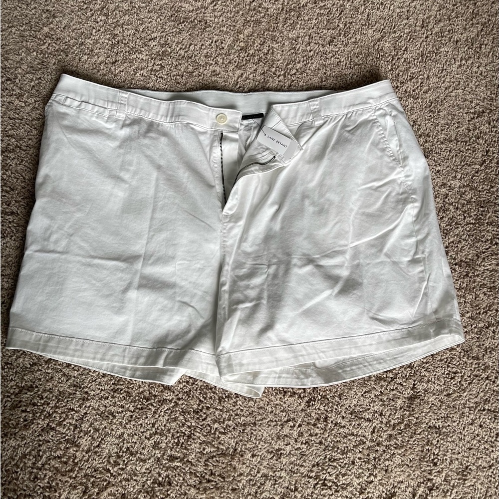 White city shorts from Lane Bryant.  Comfort band waist. Belt loops. 4 pockets.